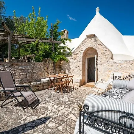 Trullo With Pool And Garden Between Ostuni And Ceglie וילה *